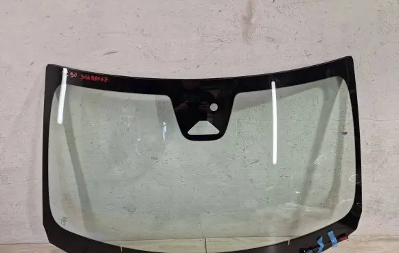Volvo S60 Front windscreen/windshield window 31688567