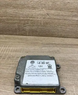 Volkswagen PASSAT B5 Airbag control unit/module 1J0909607 5WK4199