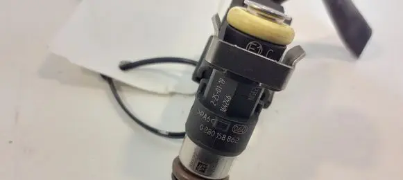 Volkswagen PASSAT B7 Fuel injector 0280158862