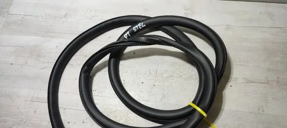 Alfa Romeo Stelvio Rubber seal rear door 51E4