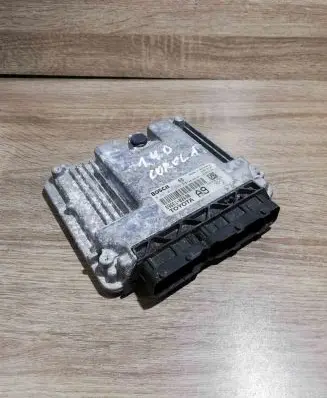 Toyota Corolla E120 E130 Engine control unit/module ECU 8966102a90 0281011733