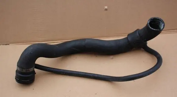 Mercedes-Benz S W220 Engine coolant pipe/hose 2205010182