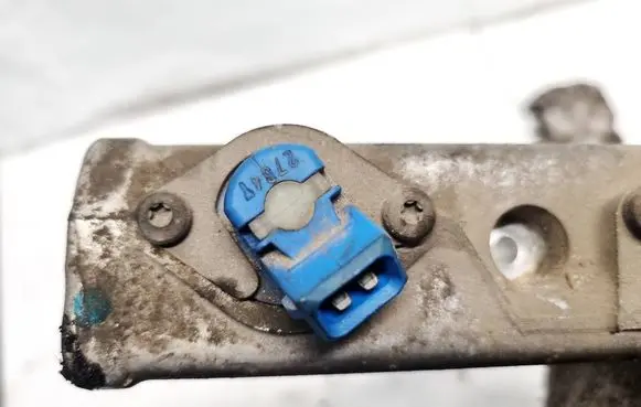 Volvo 440 Fuel injector 857056