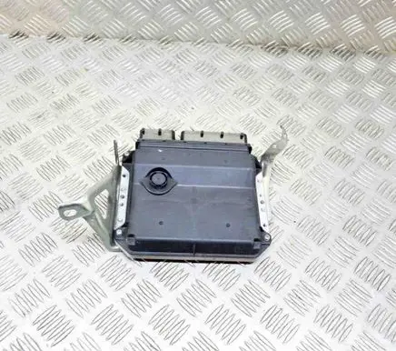 Toyota Avensis T270 Engine control unit/module 8966105F20 MB2759004733