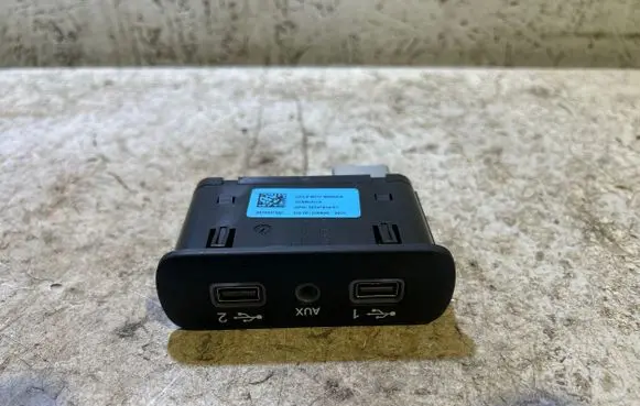 Dodge Challenger USB control unit 68294075AC 35247914 1006202270