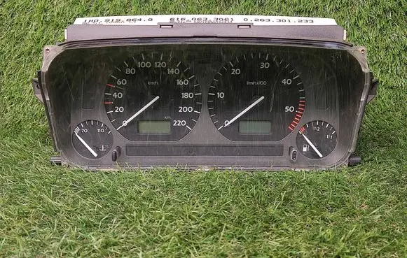 Volkswagen Golf III Speedometer (instrument cluster) 1H0919864Q 0263301233