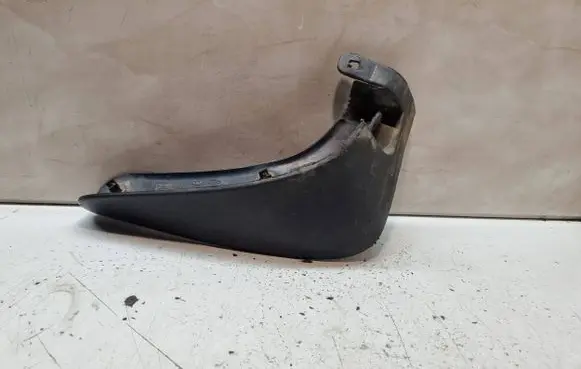 KIA Carens II Front mudguard 868331D000