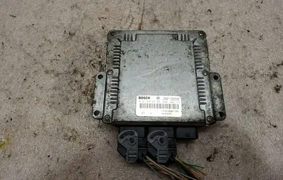 Opel Vivaro Engine control unit/module 0281010632