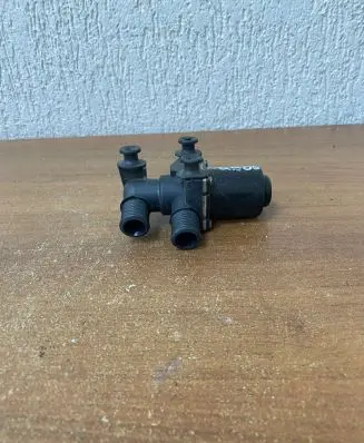 BMW 5 E60 E61 Coolant heater control valve 6411692022602 G906