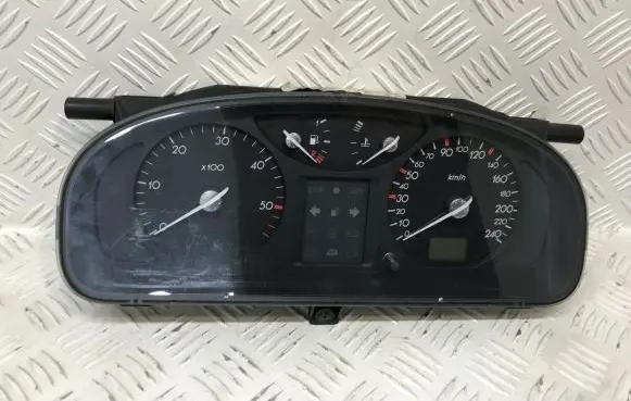 Renault Laguna II Speedometer (instrument cluster) 8200170297