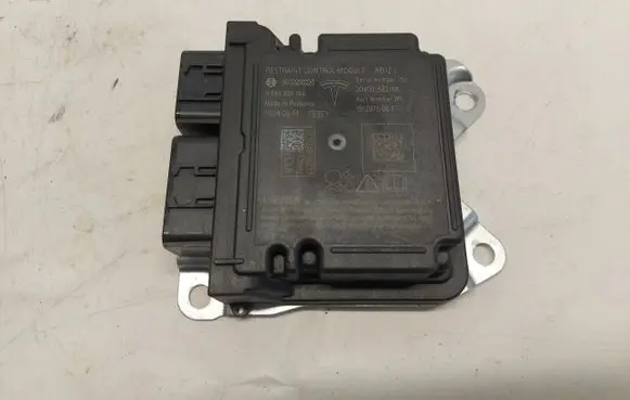 Tesla Model Y Airbag control unit/module 1512876-00-E-JLK01