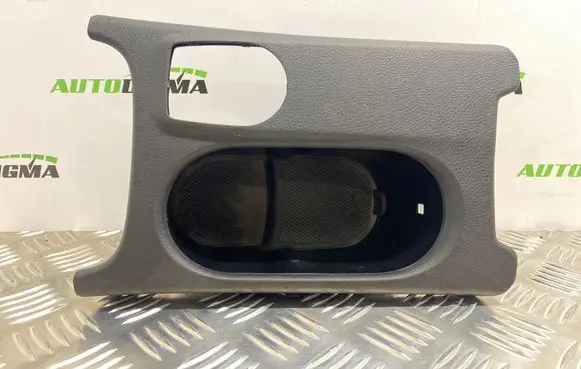 Cup holder front