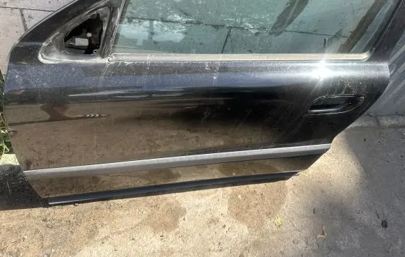 Volvo V70 Front door