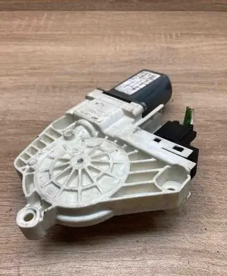 Audi A6 S6 C6 4F Front door window regulator motor 4F0959802B 110997009105