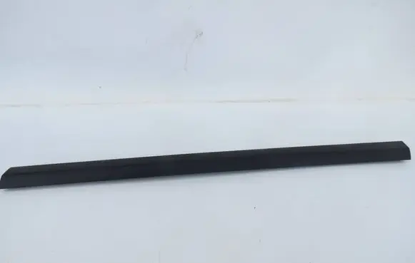 Volvo V70 Front door trim (molding) 30698451
