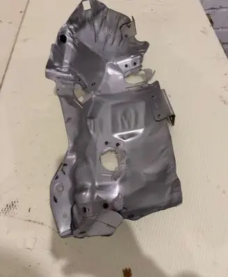 BMW 1 F40 Heat shield in engine bay 9845364 279A22