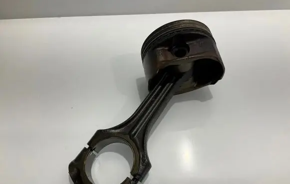 Mercedes-Benz E W211 Piston with connecting rod
