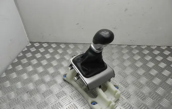 KIA Ceed Gear shifter/selector 437001H910 T6937