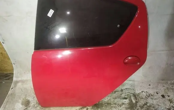 Toyota Aygo AB10 Rear door raudonos
