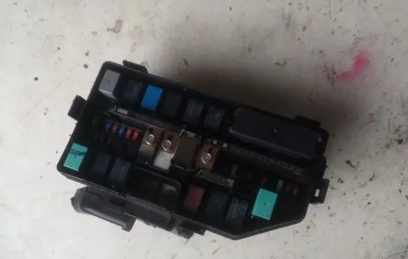 Honda Civic IX Fuse module