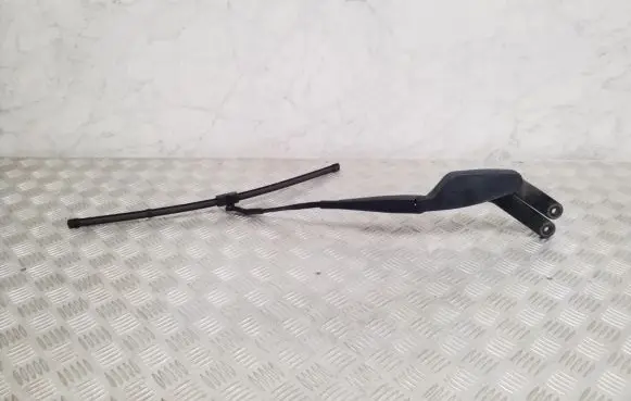 Mercedes-Benz C W204 Front wiper blade arm A2048201544
