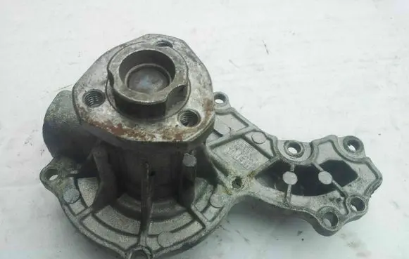 Volkswagen Golf I Water pump 037121010C 037121010A