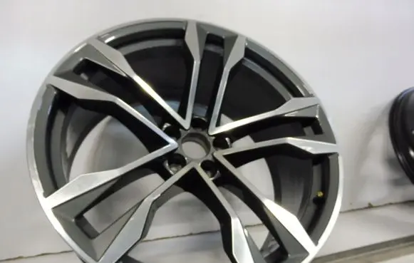 Audi Q8 R22 alloy rim 4M8601025J
