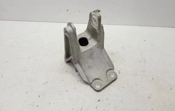 Nissan Leaf I (ZE0) Engine mounting bracket