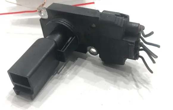 Toyota Avensis T250 Mass air flow meter 22204-27010