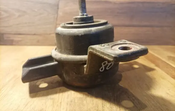 Hyundai Santa Fe Engine mount bracket