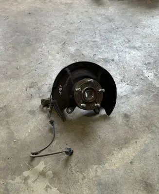 Front wheel hub
