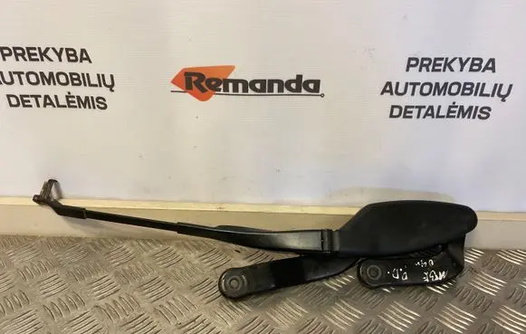 Mercedes-Benz E W211 Front wiper blade arm A2118200444