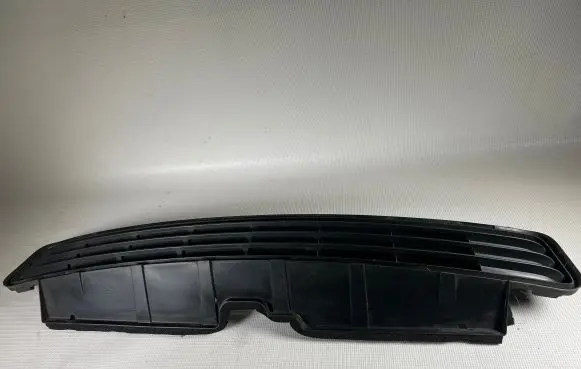 Toyota Prius (XW30) Dash center air vent grill