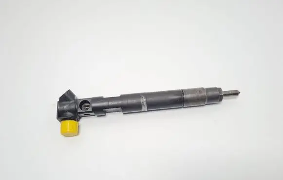 Mercedes-Benz E W212 Fuel injector A6510702887 28348370