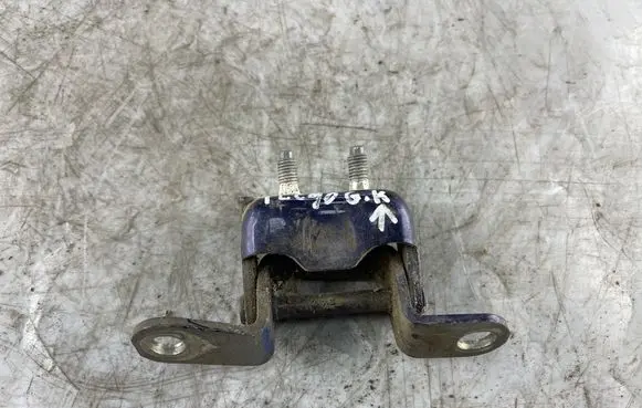 Toyota Land Cruiser (HDJ90) Rear door upper hinge