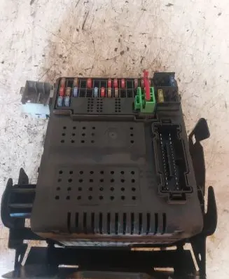 Volvo V70 Comfort/convenience module 30682981 00004677821 12216069
