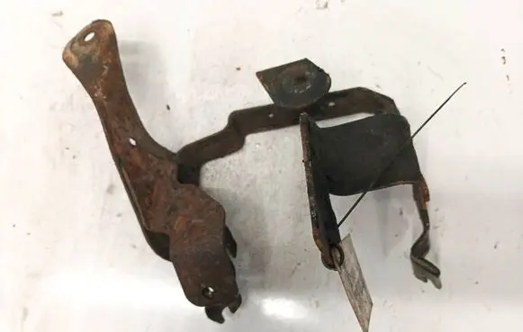 Ford Galaxy Engine mounting bracket