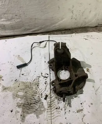 Mini One - Cooper R50 - 53 Front wheel hub spindle knuckle
