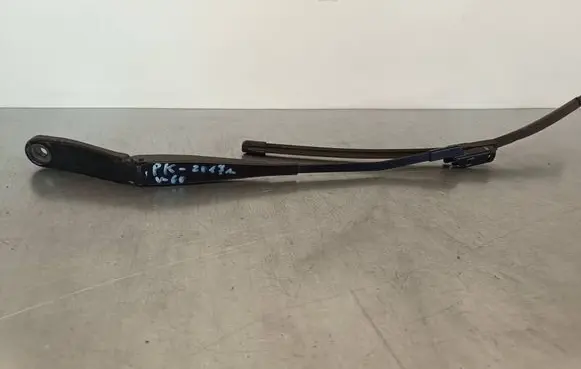 Volvo V60 Front wiper blade arm 30753504