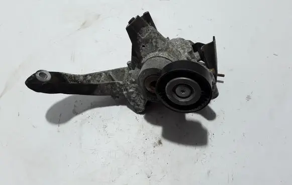 Volvo XC70 A/C compressor mount bracket 30711586