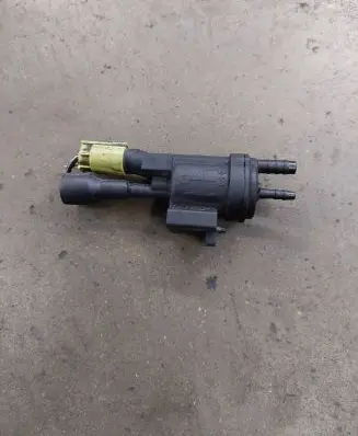 Mercedes-Benz E W212 Valve vacuum 0025401497