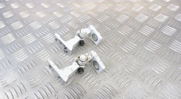 Volkswagen Touareg II Front door hinge set 8K0831402A