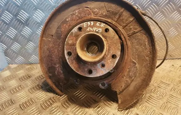 BMW 7 E38 Rear wheel hub