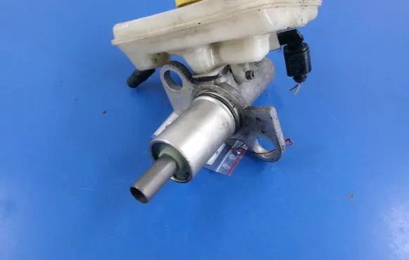 Volkswagen PASSAT B5.5 Master brake cylinder