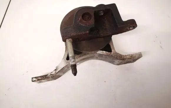Nissan Murano Z50 Engine mount bracket