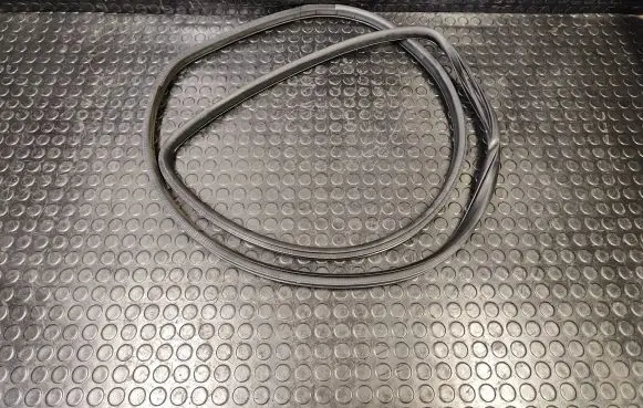 Nissan Murano Z51 Rear door rubber seal (on body) 
