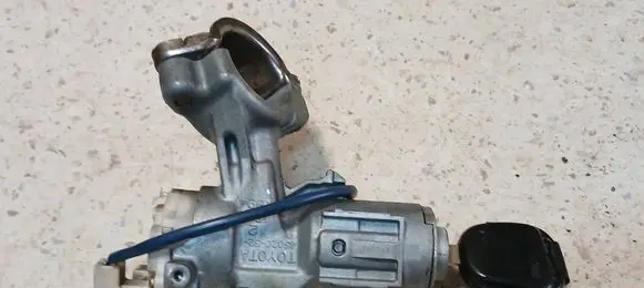 Toyota Yaris Verso Ignition lock 45020521 7894