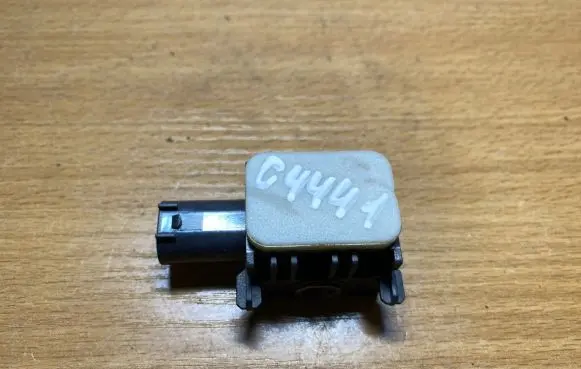 Mercedes-Benz ML W164 Airbag deployment crash/impact sensor 0038202826 C4441
