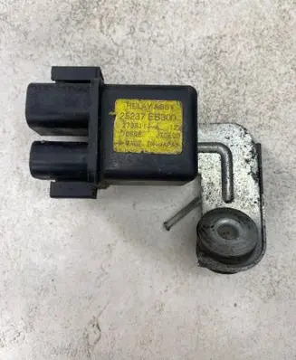 Nissan Pathfinder R51 Glow plug pre-heat relay 25237EB300 2738114A 70B06