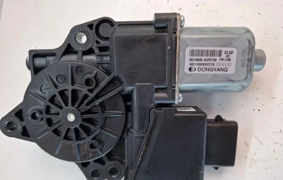 KIA Ceed Front door window regulator motor 82450A2010